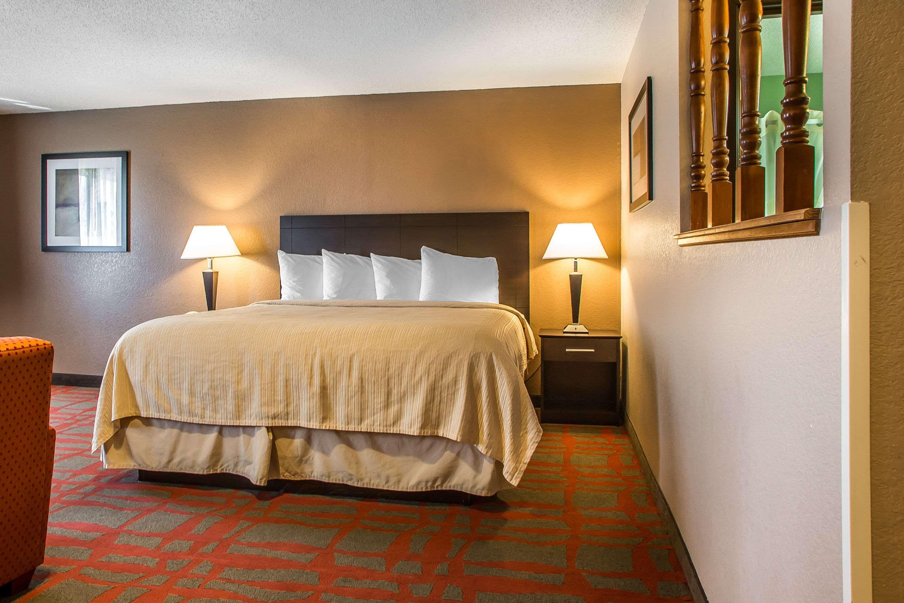 Quality Inn & Suites West Bend Экстерьер фото