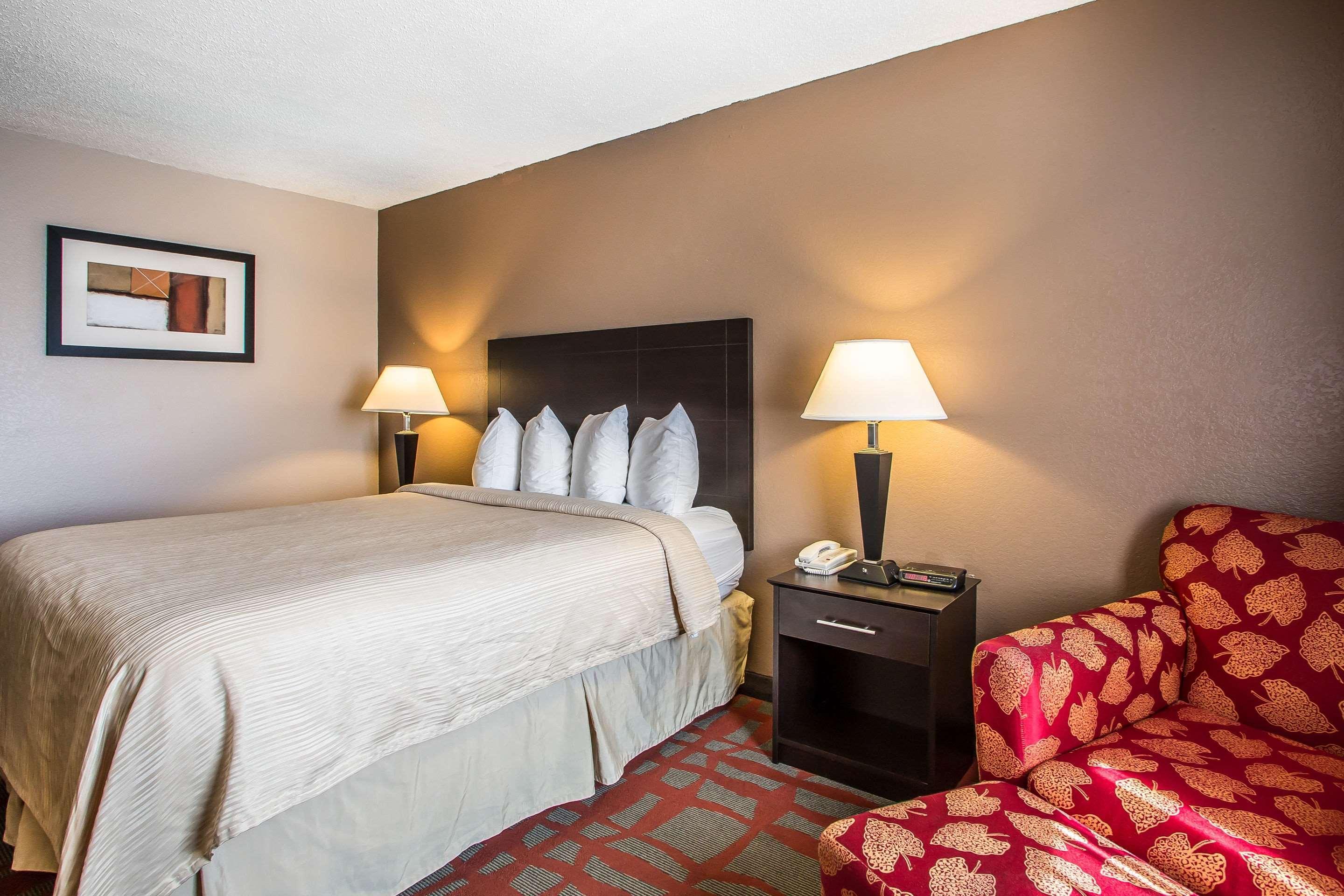 Quality Inn & Suites West Bend Экстерьер фото