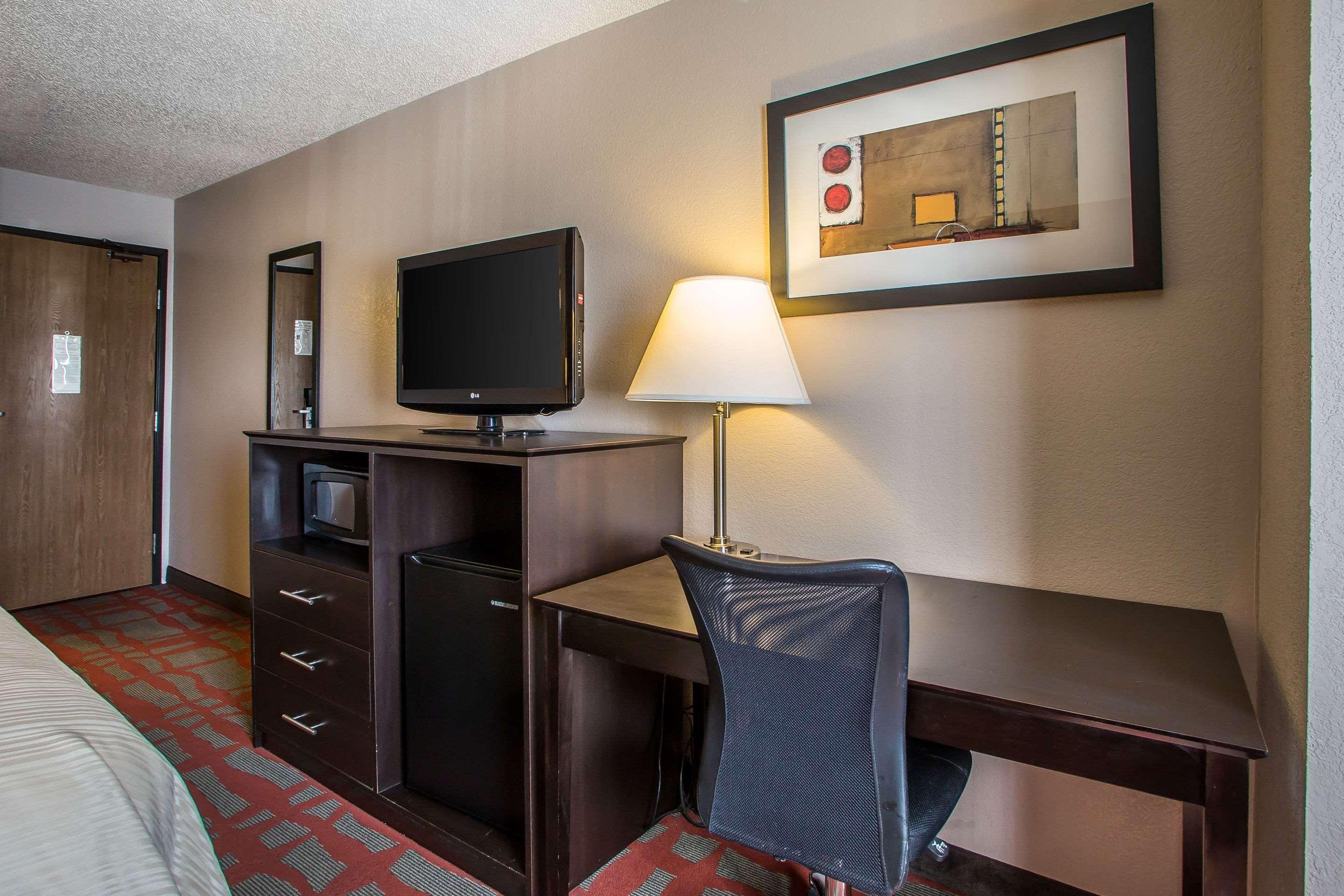 Quality Inn & Suites West Bend Экстерьер фото