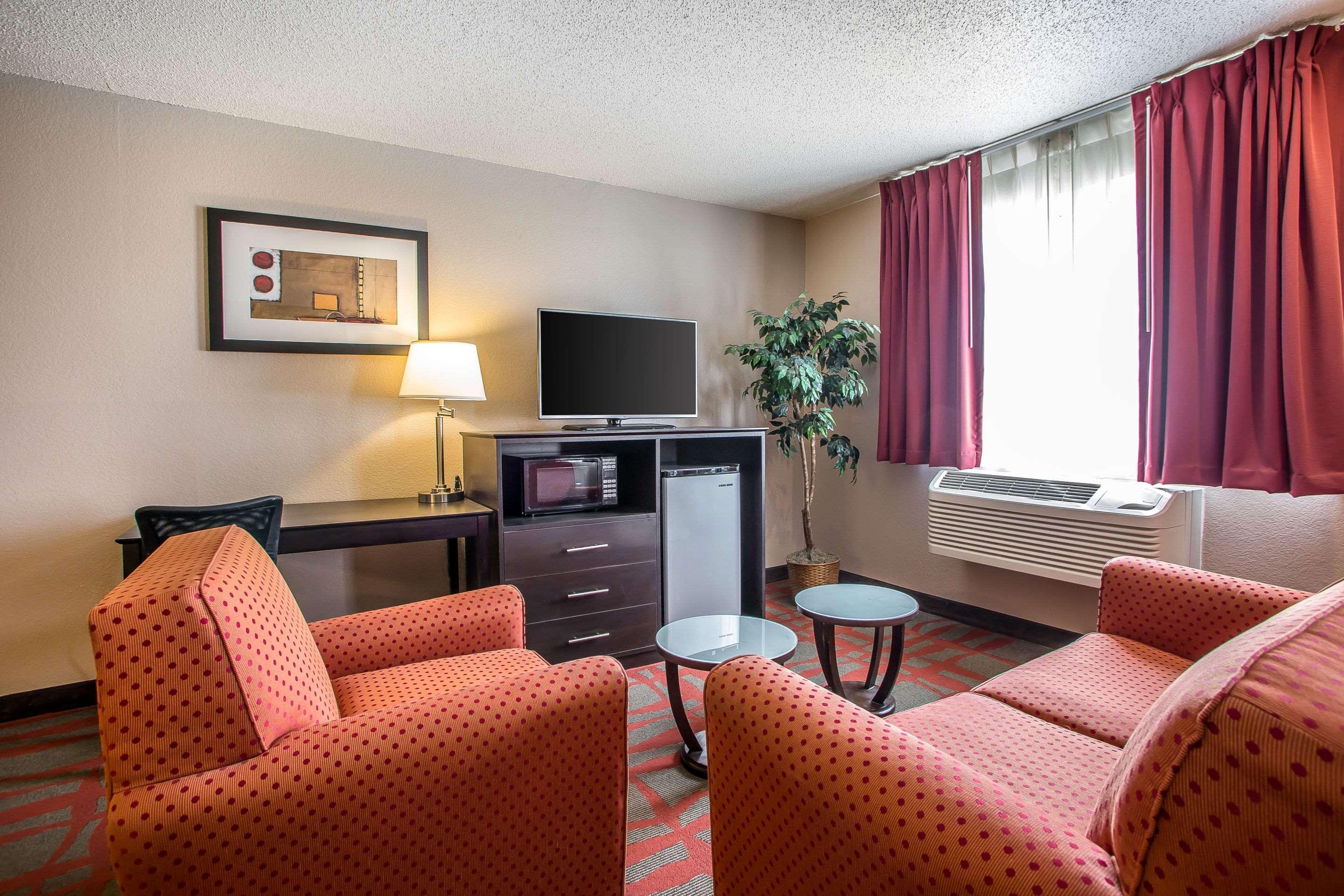 Quality Inn & Suites West Bend Экстерьер фото