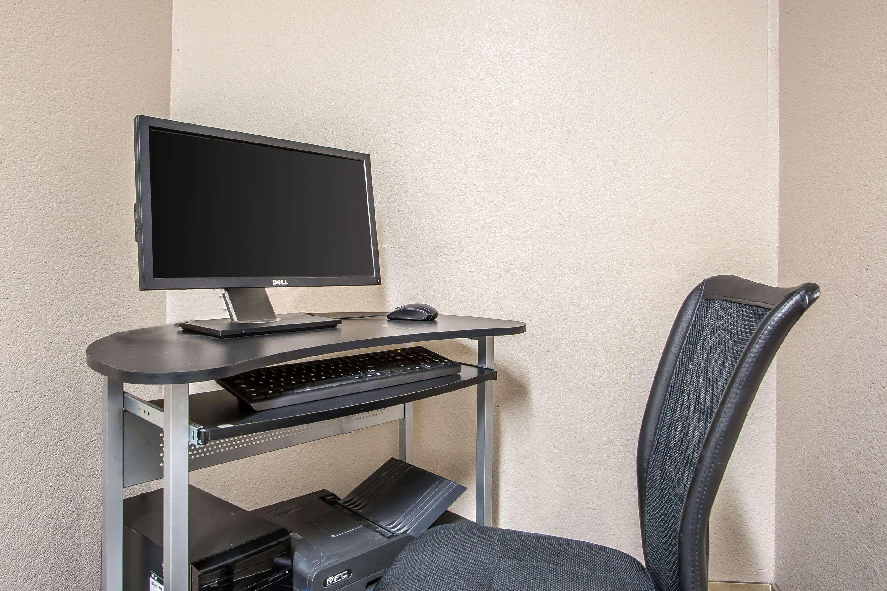 Quality Inn & Suites West Bend Экстерьер фото